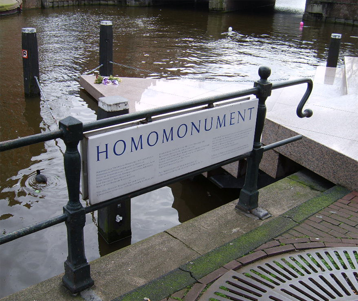 Амстердам, памятник гомосексуалистам